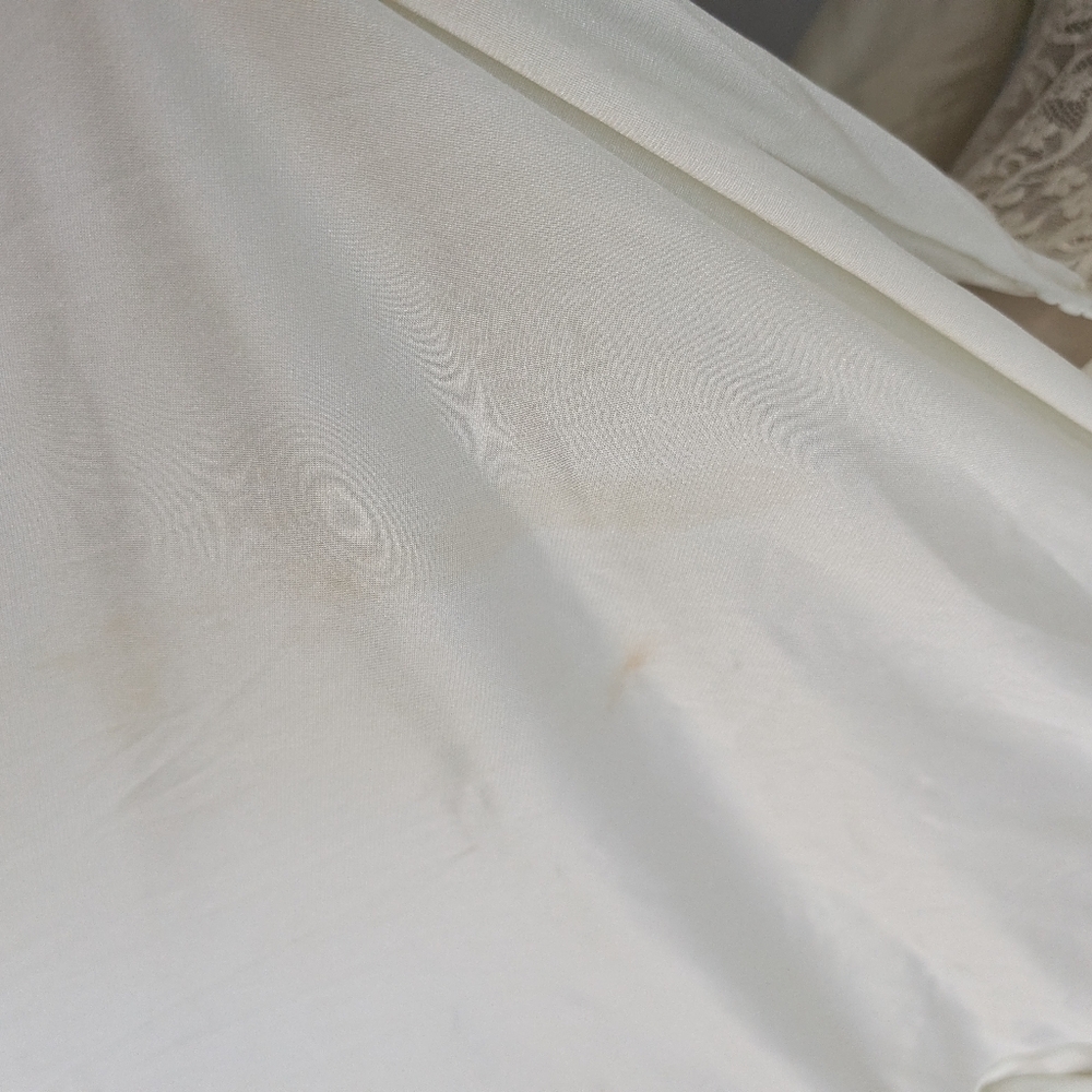 Vintage Women's Vasserte Cream Lace Flowy Slip Medium Flawed Stains - Picture 6 of 11